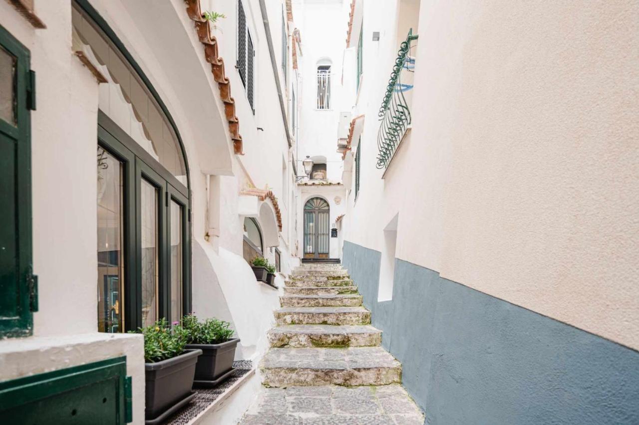 شقة White Amalfi Centro Storico By Italianhost المظهر الخارجي الصورة